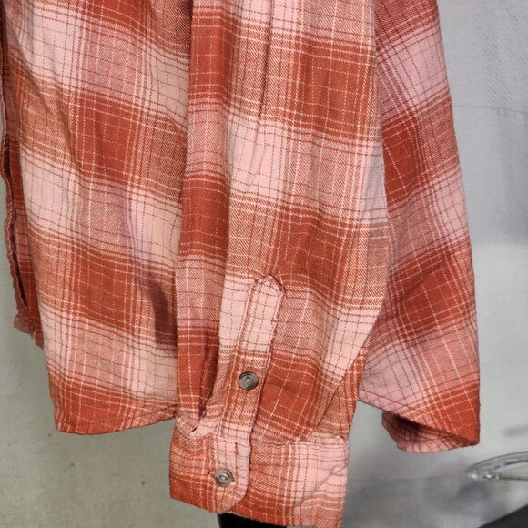 Universal Thread Salmon Pink Plaid LS Flannel Style Recycled Cotton Button Up L - Picture 11 of 16